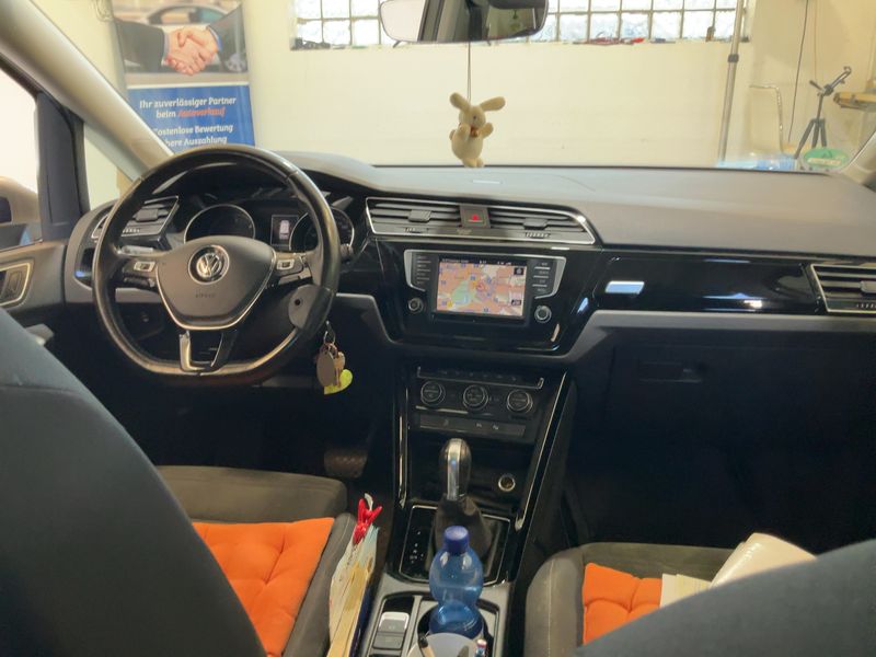 Volkswagen Touran 2.0 TDI Highline BlueMotion Tech — zdjęcie 12
