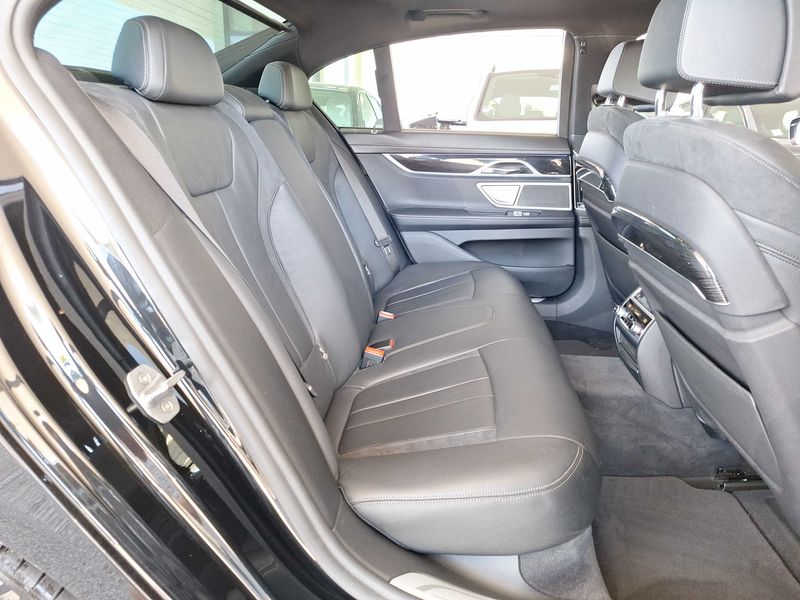 BMW 7er 730d xDrive M Sport — zdjęcie 14
