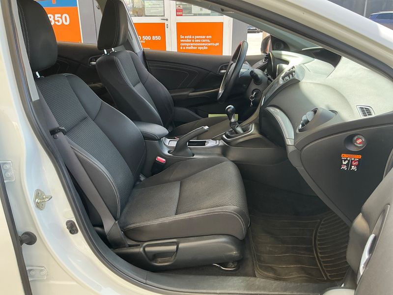 Honda Civic 1.6 DTEC Elegance — zdjęcie 11