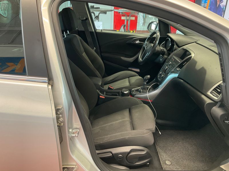 Opel Astra 1.4 Turbo Exklusiv 2014 – снимка 3