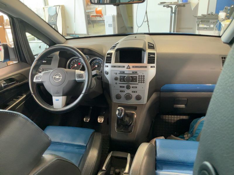 Opel Zafira 2.0 Turbo OPC — zdjęcie 12