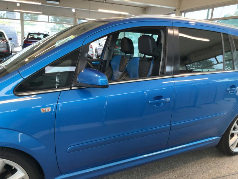 Opel Zafira 2.0 Turbo OPC — zdjęcie 4