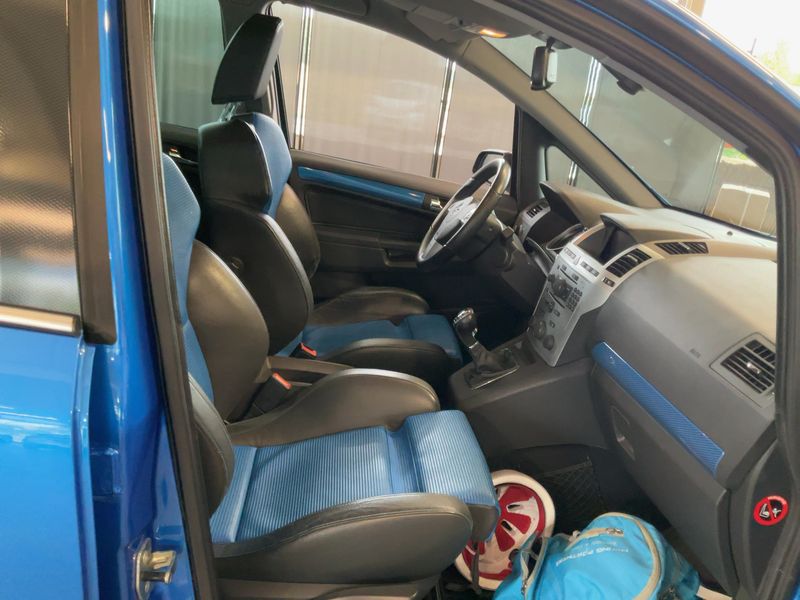 Opel Zafira 2.0 Turbo OPC — zdjęcie 11
