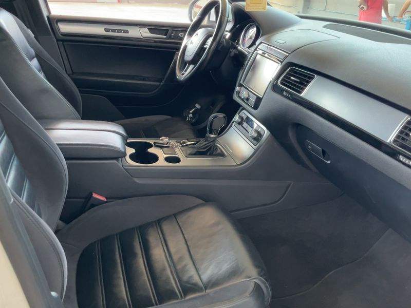 Volkswagen Touareg 3.0 V6 TDI Sport BlueMotion Tech 2017 – снимка 16