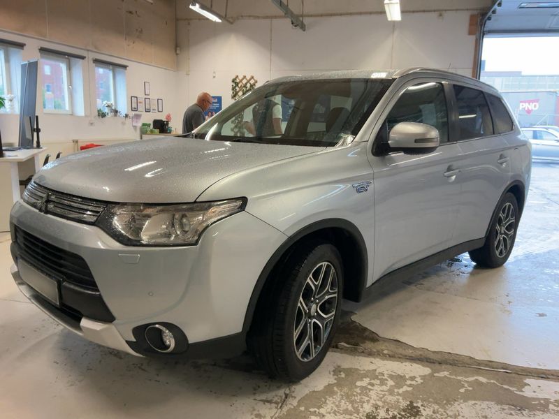 Mitsubishi Outlander 2.0 PHEV PHEV Basis 4WD