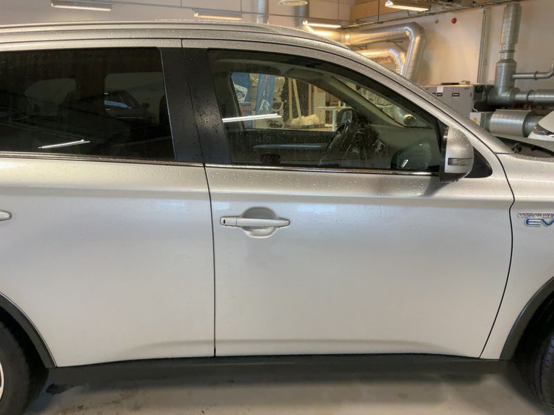 Mitsubishi Outlander 2.0 PHEV PHEV Basis 4WD — zdjęcie 7