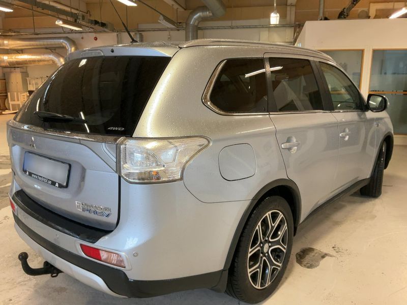 Mitsubishi Outlander 2.0 PHEV PHEV Basis 4WD — zdjęcie 6