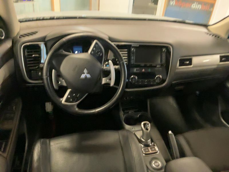 Mitsubishi Outlander 2.0 PHEV PHEV Basis 4WD — zdjęcie 12
