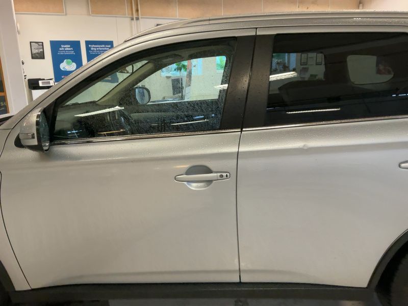 Mitsubishi Outlander 2.0 PHEV PHEV Basis 4WD — zdjęcie 4