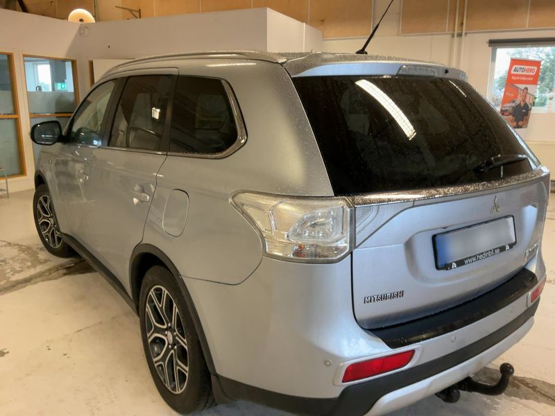 Mitsubishi Outlander 2.0 PHEV PHEV Basis 4WD — zdjęcie 3