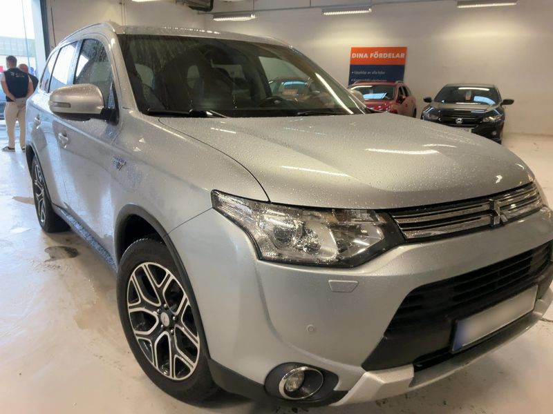 Mitsubishi Outlander 2.0 PHEV PHEV Basis 4WD — zdjęcie 8