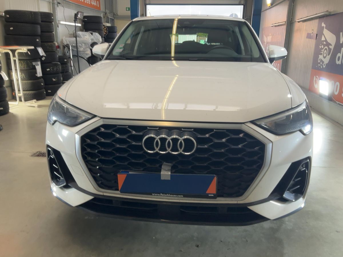 Audi Q3 2021 — photo 15