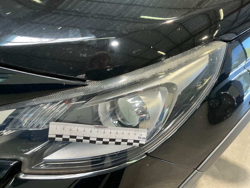 Peugeot 2008 1.6 Blue-HDi Allure 2018 – снимка 37