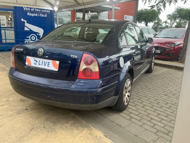 Volkswagen Passat 1.9 TDI Edition — zdjęcie 2