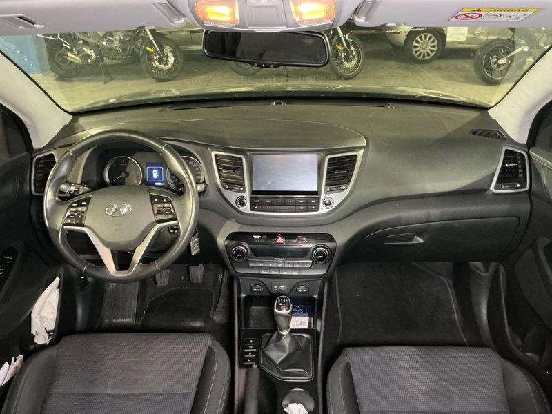 Hyundai Tucson 1.7 CRDi Comfort ISG 2WD 2015 – снимка 17
