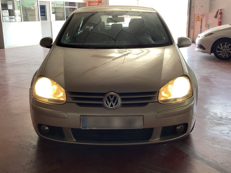 Volkswagen Golf V 1.9 TDI Highline — zdjęcie 9