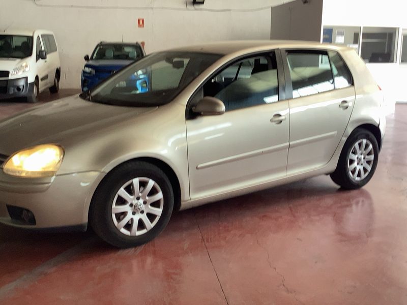 Volkswagen Golf V 1.9 TDI Highline — zdjęcie 2
