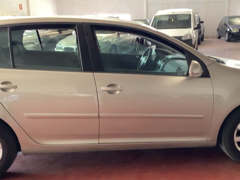 Volkswagen Golf V 1.9 TDI Highline — zdjęcie 7