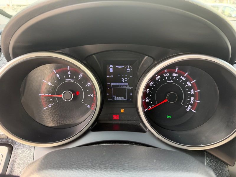 Ssangyong Tivoli 1.6 Start 4x2 — zdjęcie 12