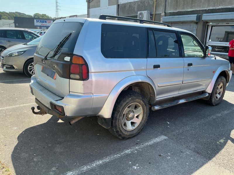 Mitsubishi Pajero 2.5 Turbodiesel Classic 2500 — zdjęcie 2