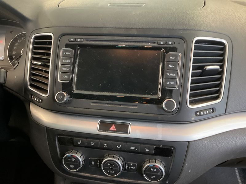 Volkswagen Sharan 2.0 TDI Cup BlueMotion Tech 2015 – снимка 33