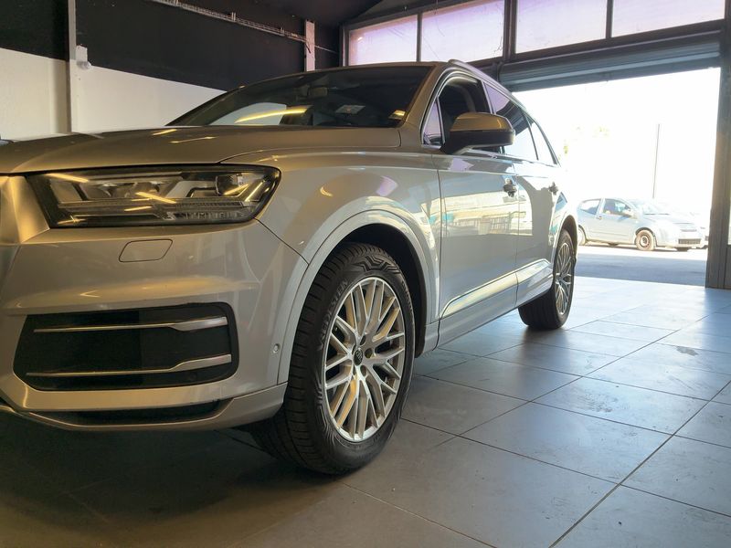 Audi Q7 3.0 TDI quattro Avus — zdjęcie 2