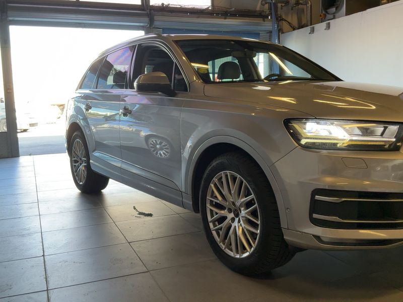 Audi Q7 3.0 TDI quattro Avus — zdjęcie 9