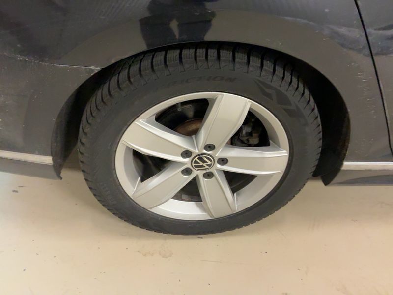 Volkswagen Passat 2.0 TDI Elegance 4Motion 2021 – снимка 9