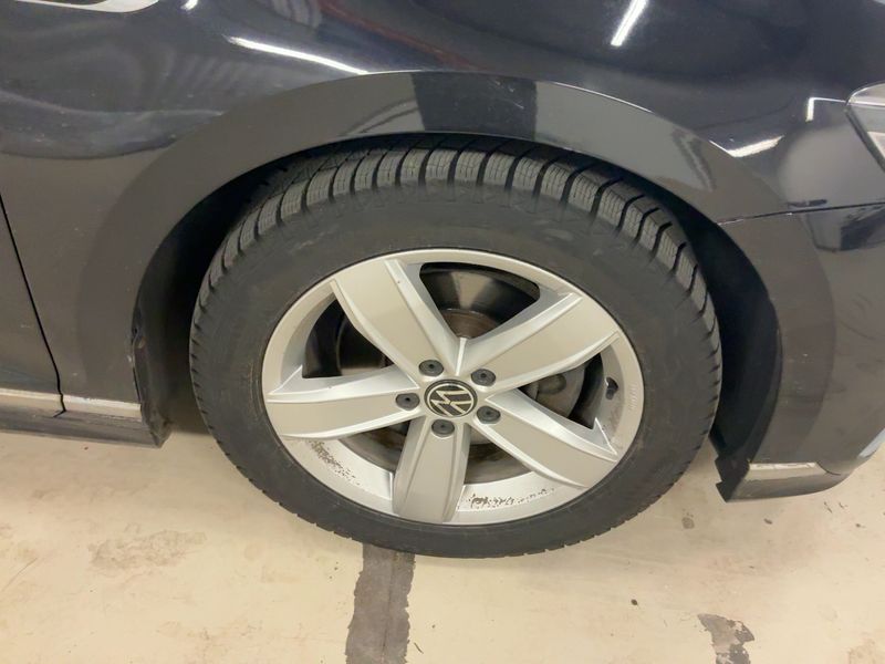 Volkswagen Passat 2.0 TDI Elegance 4Motion 2021 – снимка 11