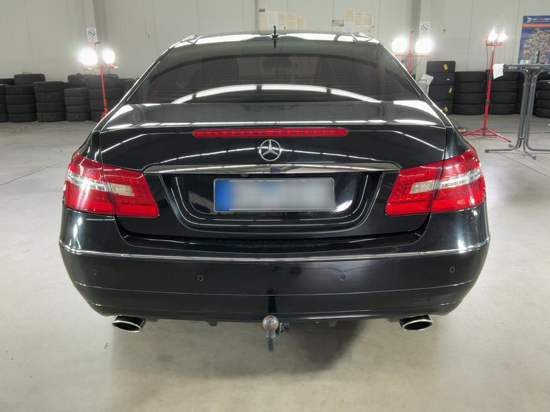 Mercedes-Benz E-Klasse E 350 CGI Elegance — zdjęcie 5