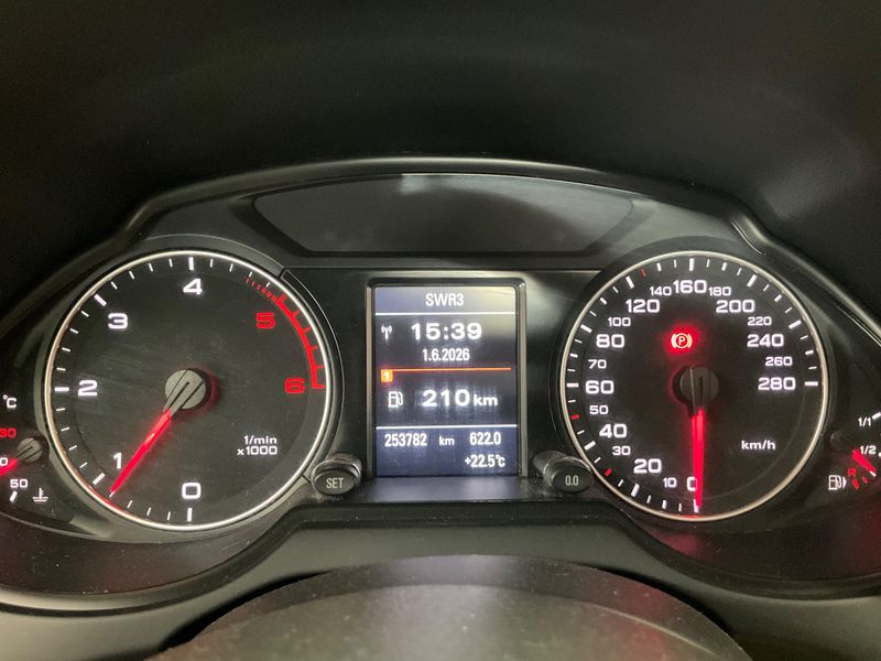 Audi Q5 2.0 TDI quattro — zdjęcie 13