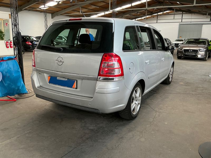 Opel Zafira 1.8 Edition — zdjęcie 2