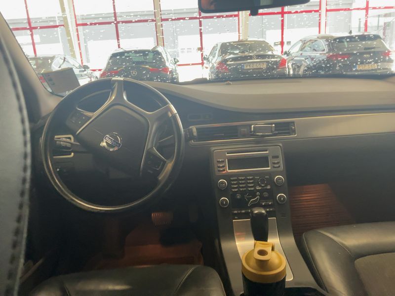 Volvo V70 2.4 D Momentum — zdjęcie 12