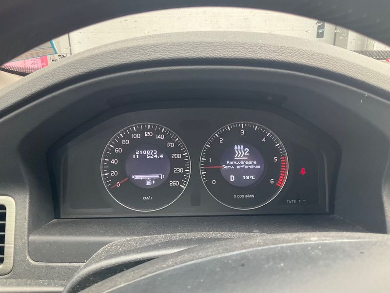 Volvo V70 2.4 D Momentum — zdjęcie 13