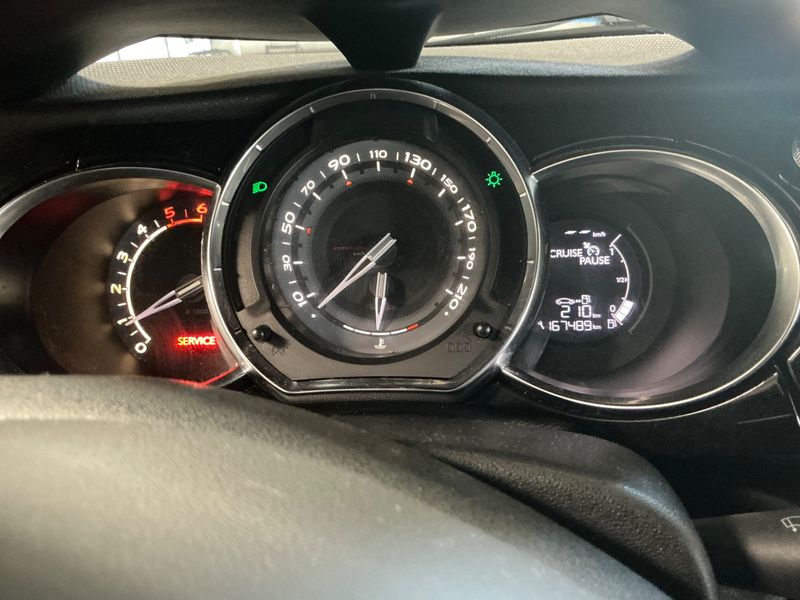 Citroen DS3 1.6 HDi SoChic — zdjęcie 13
