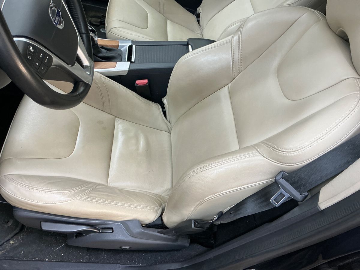 Volvo XC60 2017 — photo 37