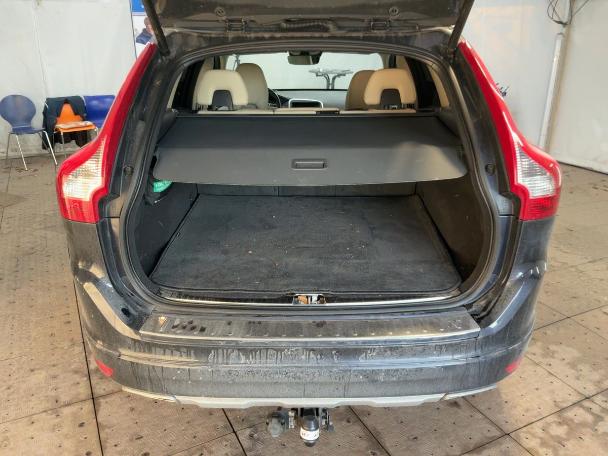Volvo XC60 2017 — photo 16