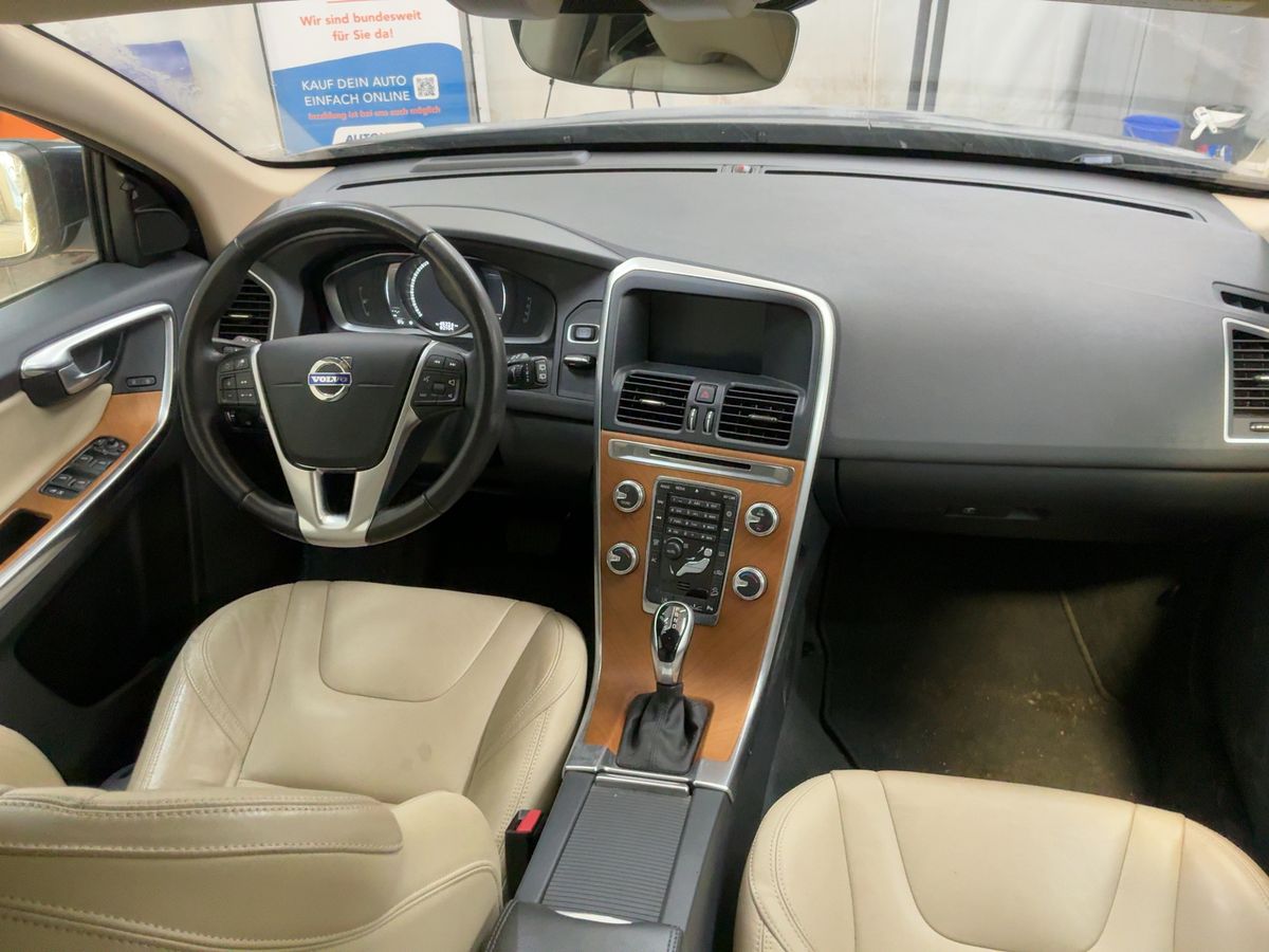 Volvo XC60 2017 — photo 18