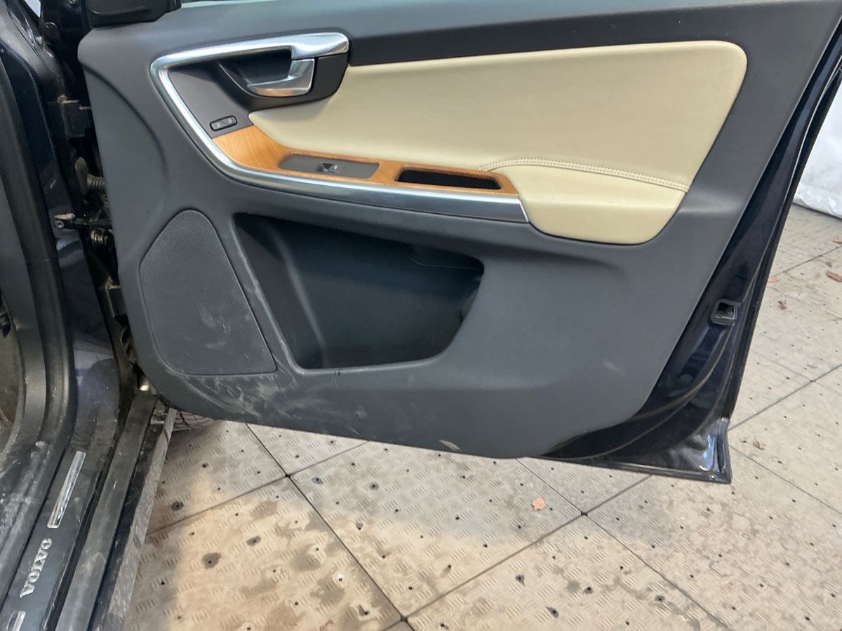 Volvo XC60 2017 — photo 29