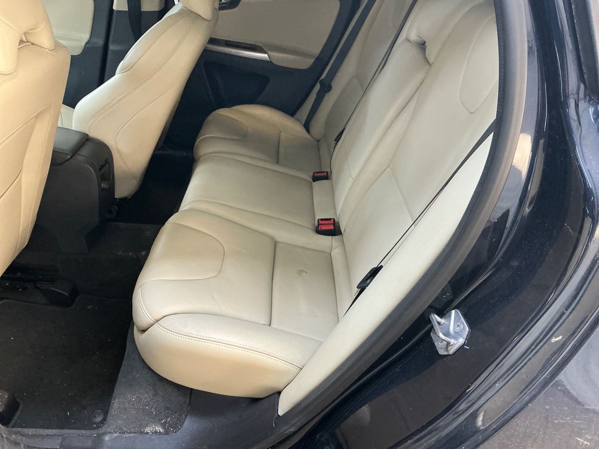 Volvo XC60 2017 — photo 36