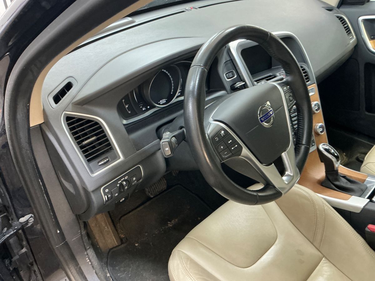 Volvo XC60 2017 — photo 33