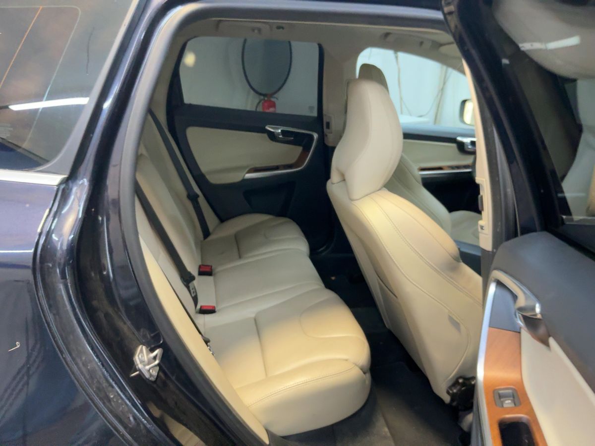 Volvo XC60 2017 — photo 20