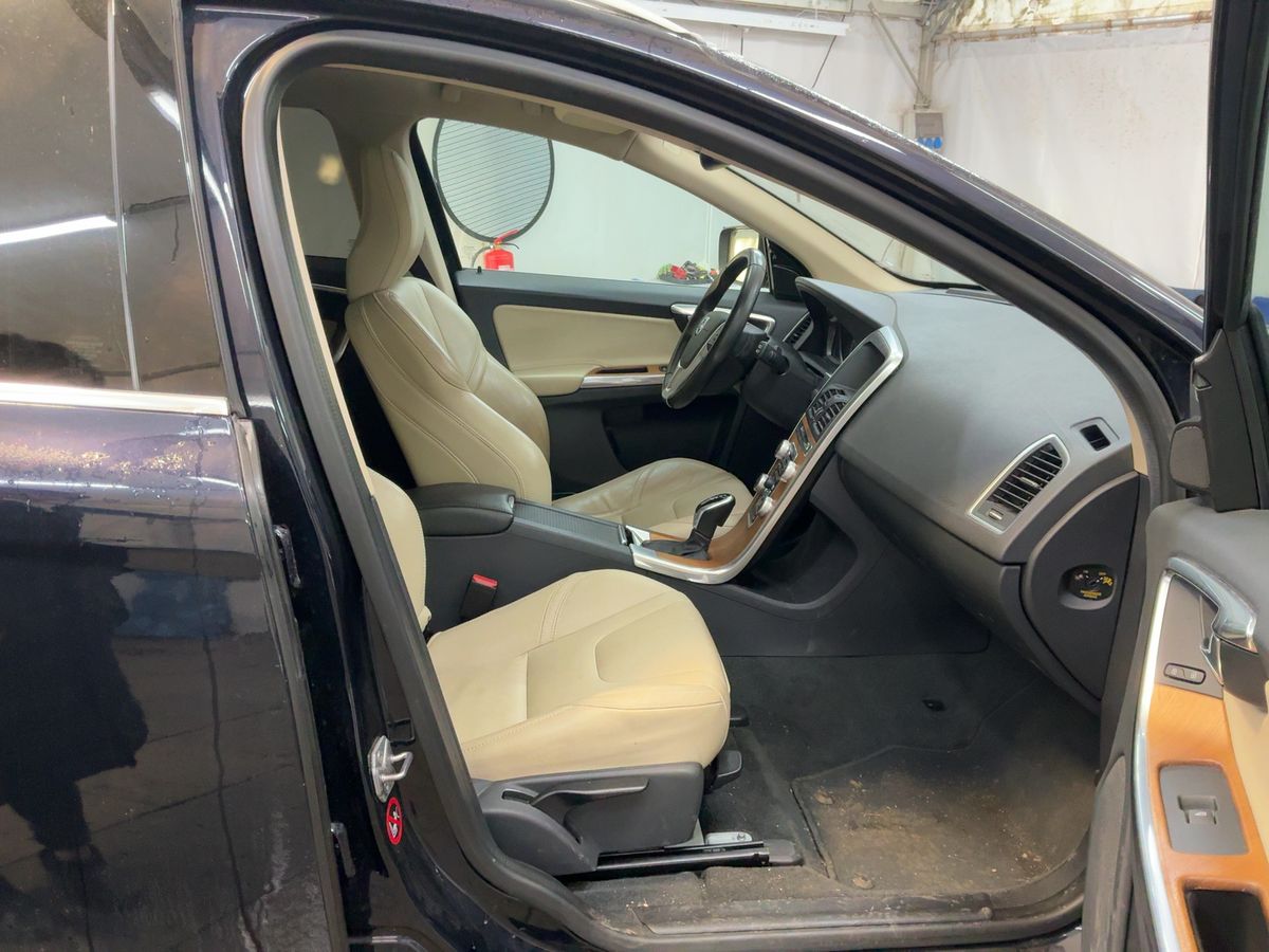 Volvo XC60 2017 — photo 17