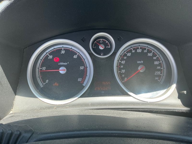 Opel Astra GTC 1.9 CDTI Sport — zdjęcie 4
