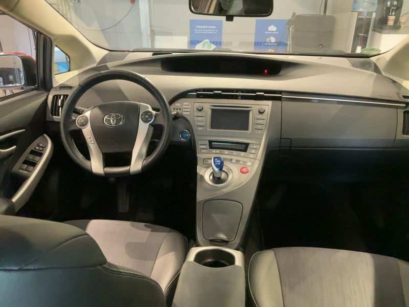 Toyota Prius 1.8 Life — zdjęcie 12