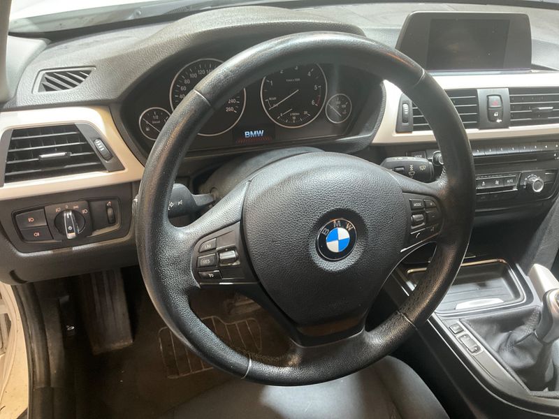 BMW 3er 318d xDrive 2014 – снимка 31