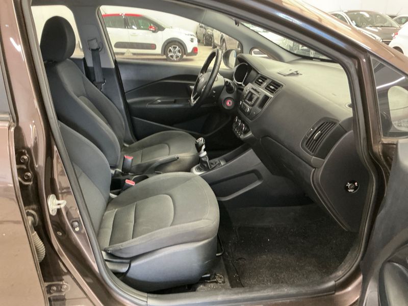 Kia Rio 1.1 CRDi Active — zdjęcie 3