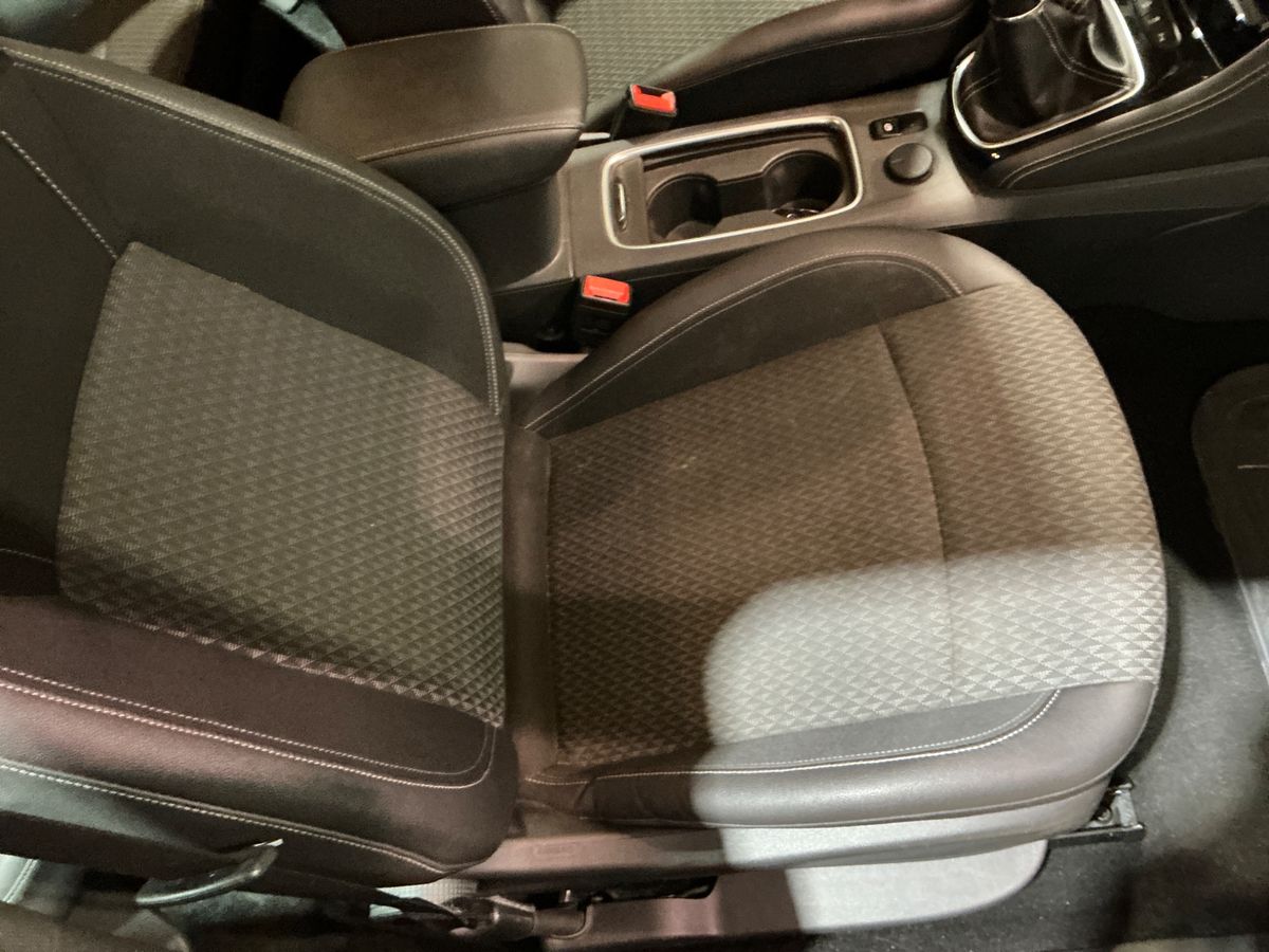 Opel Astra 2017 — photo 37