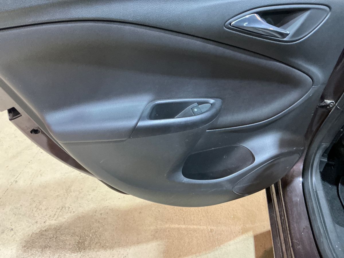 Opel Astra 2017 — photo 34