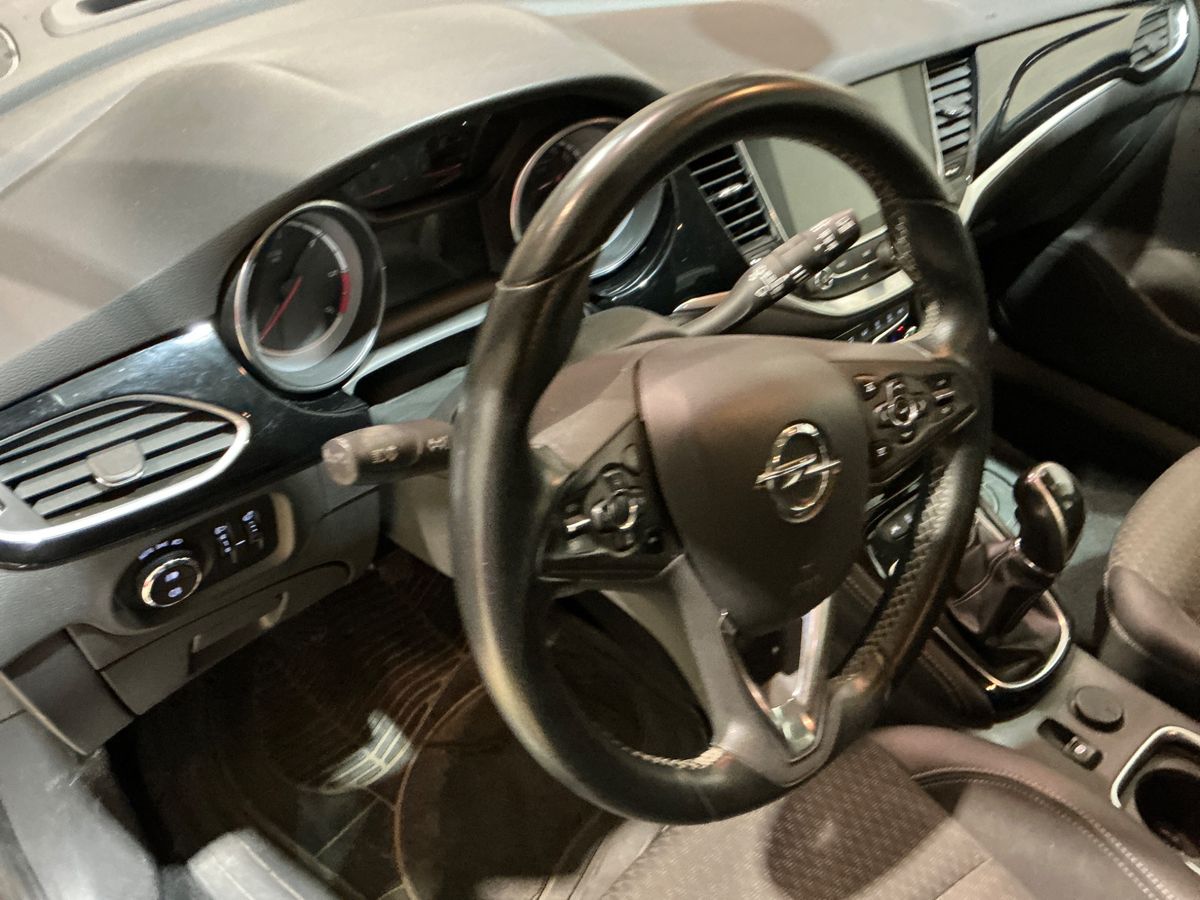 Opel Astra 2017 — photo 35